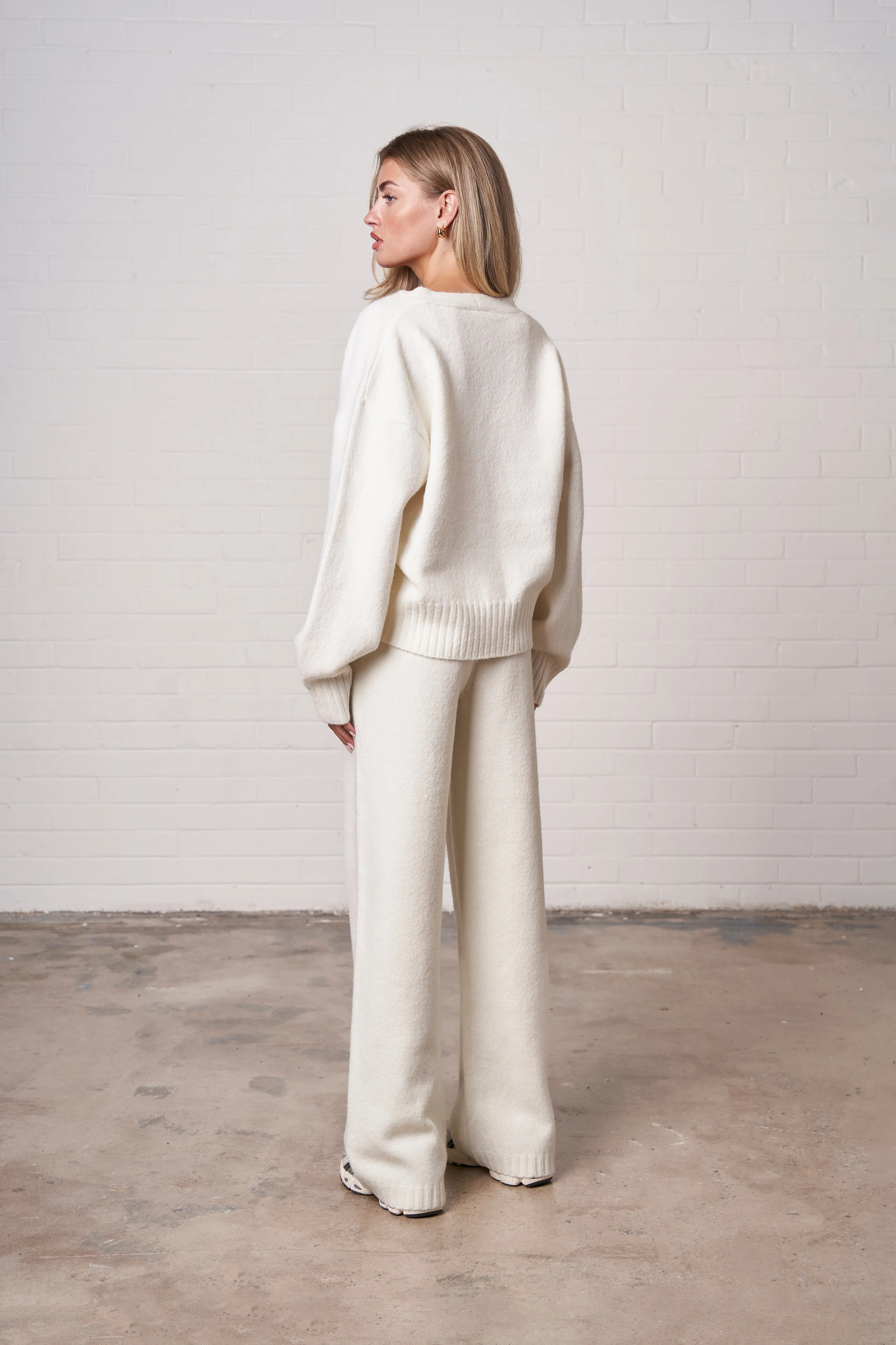 FLUFFY KNITTED EMBLEM EMBROIDERED CARDIGAN - OFF WHITE